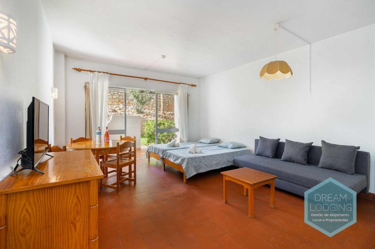 104 Dream Lodging *